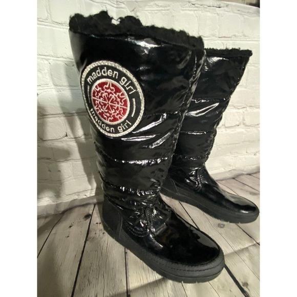 Madden Girl black with logo Igloo Boots Size 6, winter boots, snow boots - Picture 2 of 5